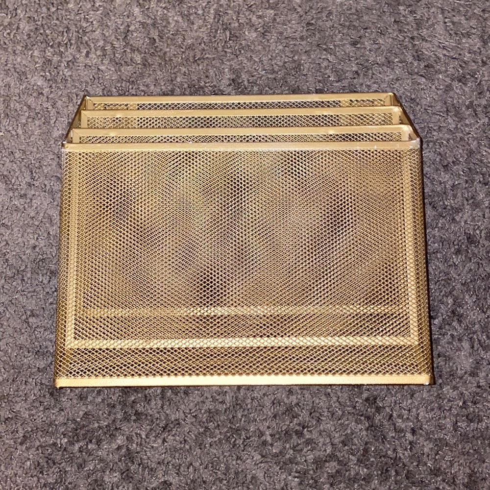 Mesh Hanging File Sorter with Keyholes
